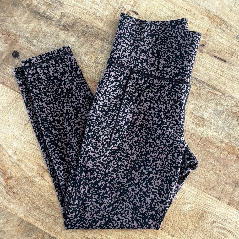 Athleta Salutation Stash Pocket Gravel 7/8 Tight